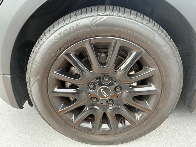 ＭＩＮＩ クーパー　認定中古車輌　禁煙ワンオーナー整備記録簿　実走３．７万キロ　ＨＤＤナビ＋グローブボックス内ＥＴＣ　ＭＩＮＩドライビングモード　ＬＥＤオートヘッドライト　１６インチビクトリースポークブラックホイール（19枚目）