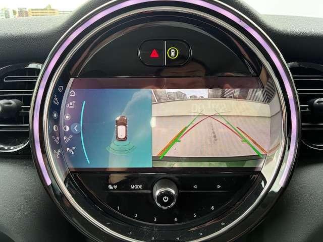 ＭＩＮＩ クーパーＤ　認定中古車輌　禁煙ワンオーナー整備記録簿　電子サイドブレーキタイプＡＣＣ搭載　デジタルメーター　１６ｉｎホイール　　アップルカープレイ　パークセンサー付バックカメラ　ドライビングモード（7枚目）