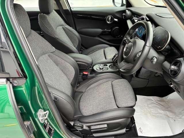 ＭＩＮＩ クーパーＤ　認定中古車輌　禁煙ワンオーナー整備記録簿　電子サイドブレーキタイプＡＣＣ搭載　デジタルメーター　１６ｉｎホイール　　アップルカープレイ　パークセンサー付バックカメラ　ドライビングモード（9枚目）