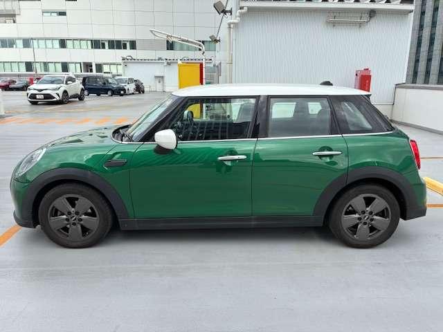 ＭＩＮＩ クーパーＤ　認定中古車輌　禁煙ワンオーナー整備記録簿　電子サイドブレーキタイプＡＣＣ搭載　デジタルメーター　１６ｉｎホイール　　アップルカープレイ　パークセンサー付バックカメラ　ドライビングモード（15枚目）
