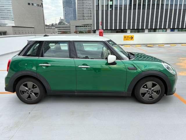 ＭＩＮＩ クーパーＤ　認定中古車輌　禁煙ワンオーナー整備記録簿　電子サイドブレーキタイプＡＣＣ搭載　デジタルメーター　１６ｉｎホイール　　アップルカープレイ　パークセンサー付バックカメラ　ドライビングモード（16枚目）