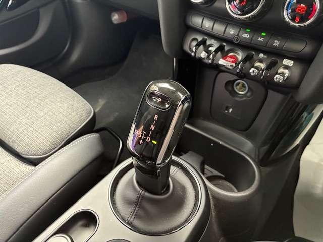 ＭＩＮＩ クーパーＤ　認定中古車輌　禁煙ワンオーナー整備記録簿　電子サイドブレーキタイプＡＣＣ搭載　デジタルメーター　１６ｉｎホイール　　アップルカープレイ　パークセンサー付バックカメラ　ドライビングモード（18枚目）