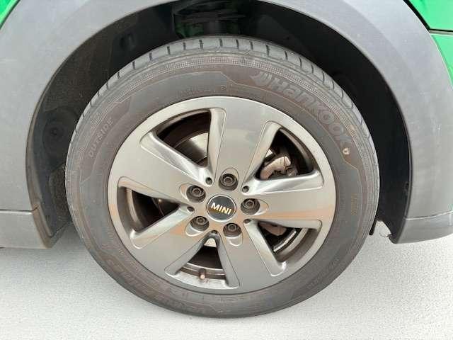 ＭＩＮＩ クーパーＤ　認定中古車輌　禁煙ワンオーナー整備記録簿　電子サイドブレーキタイプＡＣＣ搭載　デジタルメーター　１６ｉｎホイール　　アップルカープレイ　パークセンサー付バックカメラ　ドライビングモード（20枚目）
