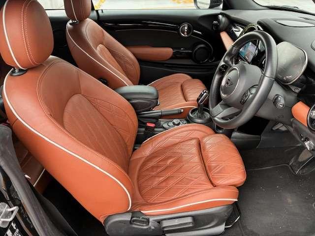 ＭＩＮＩ クーパー　コンバーチブル　クラシック・トリム　認定中古車輌　禁煙ワンオーナー整備記録簿　衝突被害軽減ブレーキ　ヒーター付モルトブラウンレザーシート　アップルカープレイインテグレーション　パークセンサー付バックカメラ　ヘッドアップディスプレイ（10枚目）