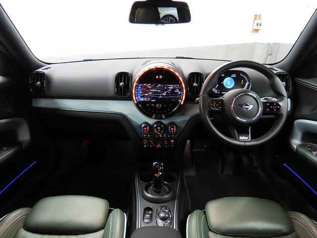 運転席及び助手席におかけになっている瞬間をイメージしてみてください。重厚感のある室内空間は外からの音を遮断し、唯一のプライベート空間を演出しております。