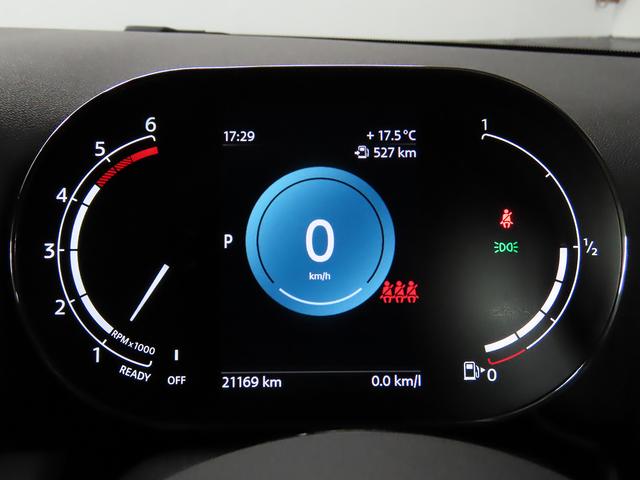 デジタルメーターは視認性が非常に良く、運転時の視線を逸らさず様々な情報の確認が行えます。