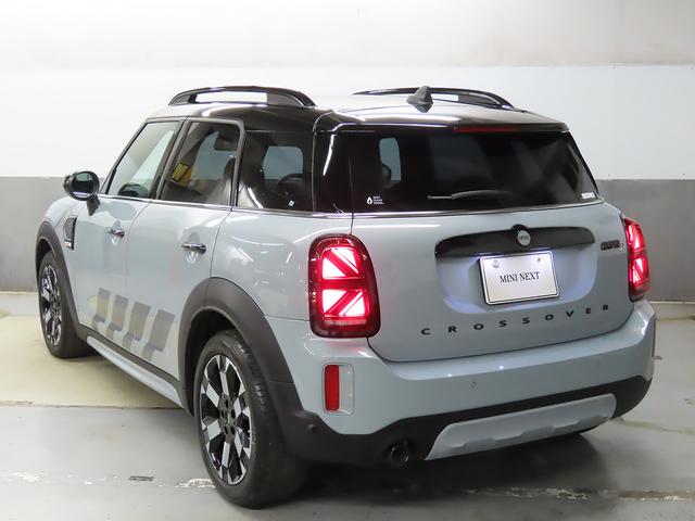 後部はデザイン性の他、運転席からの見切りの良さが確保されており運転のし易さがご実感いただけます。