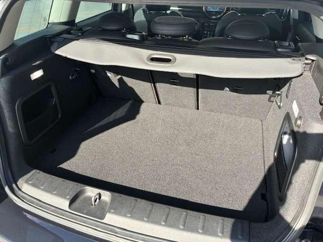 ＭＩＮＩ クーパーＳ　クラブマン　クラシック・トリム　定中古車輌　禁煙ワンオーナー整備記録簿　衝突被害軽減ブレーキ搭載　フロントシートヒーター　１８ｉｎホイール　アップルカープレイ　ＥＴＣ　パークセンサー付バックカメラ　ＬＥＤオートヘッドライト（11枚目）