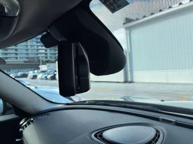 ＭＩＮＩ クーパーＳ　クラブマン　クラシック・トリム　定中古車輌　禁煙ワンオーナー整備記録簿　衝突被害軽減ブレーキ搭載　フロントシートヒーター　１８ｉｎホイール　アップルカープレイ　ＥＴＣ　パークセンサー付バックカメラ　ＬＥＤオートヘッドライト（13枚目）