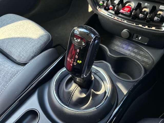 ＭＩＮＩ クーパーＳ　クラブマン　クラシック・トリム　定中古車輌　禁煙ワンオーナー整備記録簿　衝突被害軽減ブレーキ搭載　フロントシートヒーター　１８ｉｎホイール　アップルカープレイ　ＥＴＣ　パークセンサー付バックカメラ　ＬＥＤオートヘッドライト（14枚目）