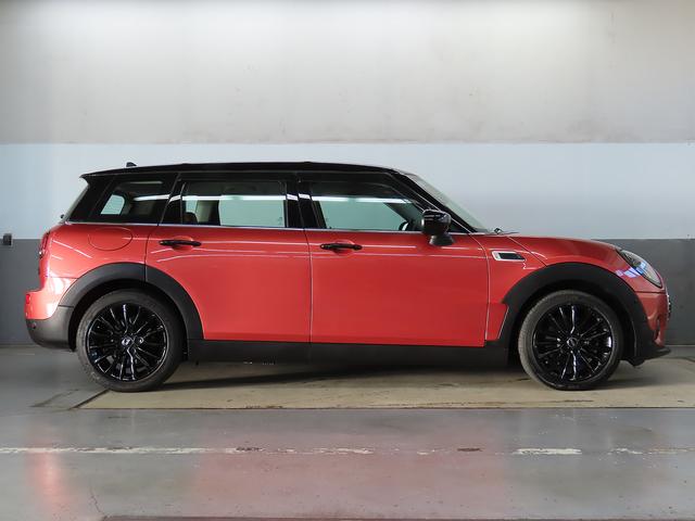 ＭＩＮＩ クーパーＤ　クラブマン　クラシック・トリム　認定中古車輌　禁煙ワンオーナー整備記録簿　衝突被害軽減ブレーキ搭載　ヒーター付モルトブラウンレザーパワーシート　タッチＨＤＤナビ＋ＥＴＣ２．０　パークセンサー付バックカメラ　１７ｉｎブラックＡＷ（17枚目）