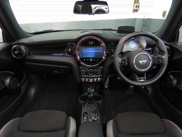 ＭＩＮＩ ジョンクーパーワークス　コンバーチブル　ＪＣＷトリム　認定中古車輌　禁煙使用定期点検整備記録簿　電子サイドブレーキタイプＡＣＣ　ヒーター付ダイナミカレザーコンビシート　アップルカープレイインテグレーション＋ＥＴＣ　バックカメラ　ヘッドアップディスプレイ（3枚目）