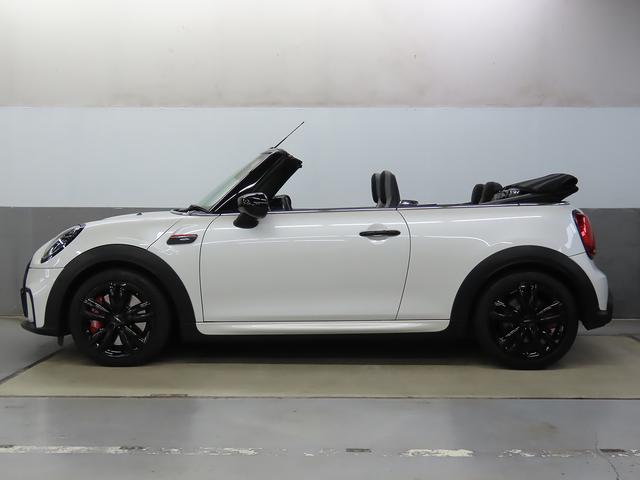 ＭＩＮＩ ジョンクーパーワークス　コンバーチブル　ＪＣＷトリム　認定中古車輌　禁煙使用定期点検整備記録簿　電子サイドブレーキタイプＡＣＣ　ヒーター付ダイナミカレザーコンビシート　アップルカープレイインテグレーション＋ＥＴＣ　バックカメラ　ヘッドアップディスプレイ（17枚目）