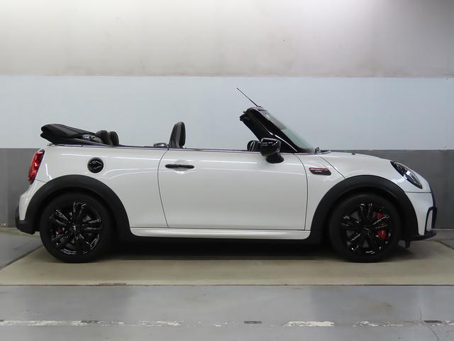 ＭＩＮＩ ジョンクーパーワークス　コンバーチブル　ＪＣＷトリム　認定中古車輌　禁煙使用定期点検整備記録簿　電子サイドブレーキタイプＡＣＣ　ヒーター付ダイナミカレザーコンビシート　アップルカープレイインテグレーション＋ＥＴＣ　バックカメラ　ヘッドアップディスプレイ（18枚目）