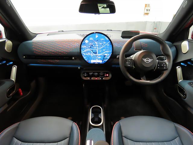 ＭＩＮＩ エースマンＳＥ　フェイバリット・トリム　認定中古車輌　禁煙使用ワンオーナー記録簿　フェイバードトリム　グラデーション内装＋ベスキンダークペトロールシート＋Ｍパッケージ　ハーマンカードン＋プライバシーガラス＋パワーシート　１９ｉｎホイール（2枚目）