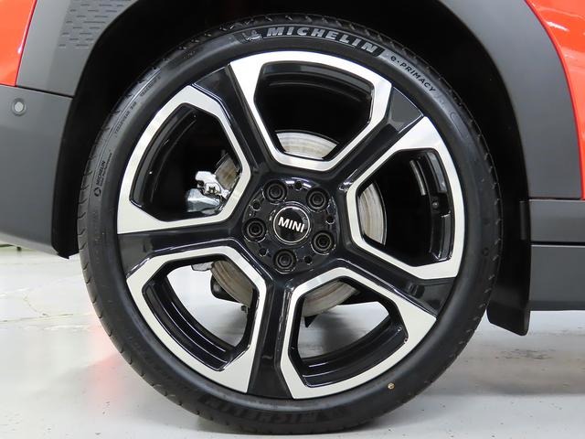 ＭＩＮＩ エースマンＳＥ　フェイバリット・トリム　認定中古車輌　禁煙使用ワンオーナー記録簿　フェイバードトリム　グラデーション内装＋ベスキンダークペトロールシート＋Ｍパッケージ　ハーマンカードン＋プライバシーガラス＋パワーシート　１９ｉｎホイール（30枚目）