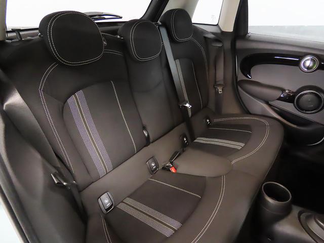 ＭＩＮＩ アイスブルーブラックエディション　認定中古車輌　禁煙　定期点検整備記録簿　３８０台限定特別仕様　外観カラー＋コスモスブラックホイール＋各意匠　６速マニュアル　タッチＨＤＤナビ　前後パークセンサー付バックカメラ　ＬＥＤオートヘッドライト（11枚目）