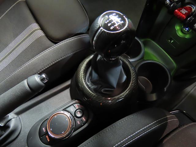 ＭＩＮＩ アイスブルーブラックエディション　認定中古車輌　禁煙　定期点検整備記録簿　３８０台限定特別仕様　外観カラー＋コスモスブラックホイール＋各意匠　６速マニュアル　タッチＨＤＤナビ　前後パークセンサー付バックカメラ　ＬＥＤオートヘッドライト（13枚目）