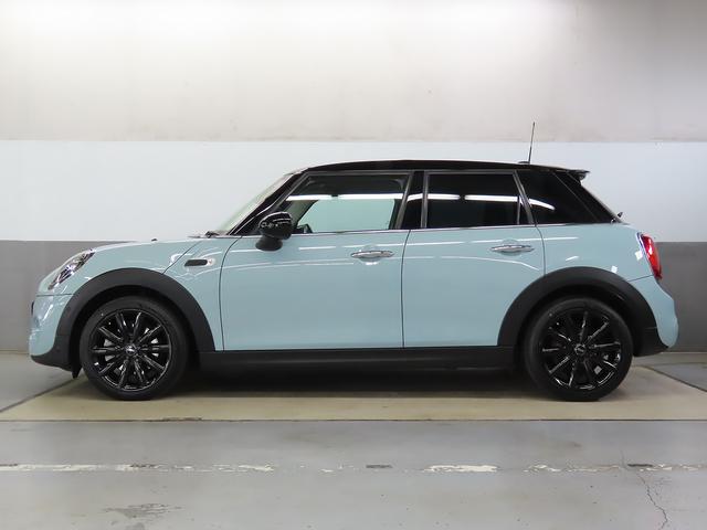 ＭＩＮＩ アイスブルーブラックエディション　認定中古車輌　禁煙　定期点検整備記録簿　３８０台限定特別仕様　外観カラー＋コスモスブラックホイール＋各意匠　６速マニュアル　タッチＨＤＤナビ　前後パークセンサー付バックカメラ　ＬＥＤオートヘッドライト（18枚目）