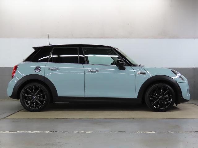 ＭＩＮＩ アイスブルーブラックエディション　認定中古車輌　禁煙　定期点検整備記録簿　３８０台限定特別仕様　外観カラー＋コスモスブラックホイール＋各意匠　６速マニュアル　タッチＨＤＤナビ　前後パークセンサー付バックカメラ　ＬＥＤオートヘッドライト（19枚目）