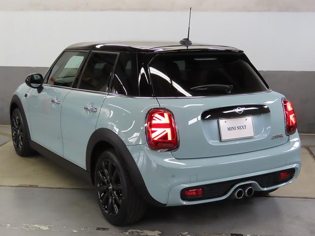 ＭＩＮＩ アイスブルーブラックエディション　認定中古車輌　禁煙　定期点検整備記録簿　３８０台限定特別仕様　外観カラー＋コスモスブラックホイール＋各意匠　６速マニュアル　タッチＨＤＤナビ　前後パークセンサー付バックカメラ　ＬＥＤオートヘッドライト（21枚目）
