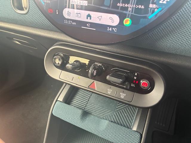 MINI カントリーマンD フェイバリット・トリム 認定中古車輌 禁煙車ワンオーナー記録簿 電動パノラマガラスサンルーフ フェイバードトリム+Mパッケージ ビンテージブラウンパワーシート+専用インテリア+ハーマンカードンスピーカー+アステロイドホイール(18枚目)