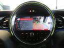 ＭＩＮＩ ジョンクーパーワークス　ジョンクーパーワークストリム　アップルカープレイインテグレーション＋ＥＴＣ２．０　パークセンサー付バックカメラ　デジタルメーター　電子サイドブレーキタイプＡＣＣ搭載　ヒータ付ダイナミカレザーコンビシート（6枚目）