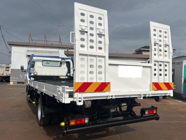 キャンター 積載車　キャリアカー　セルフローダー　セーフティーローダー　３トン積み　タダノフルフラット積載車　ラジコン　ウィンチ付　ナビ　バックカメラ　左右開閉アオリ　ＥＴＣ　ＡＴミッション　スペアキー（15枚目）
