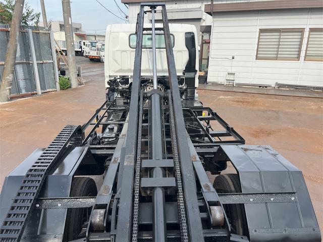 キャンター 積載車　キャリアカー　セルフローダー　セーフティーローダー　３トン積み　タダノフルフラット積載車　ラジコン　ウィンチ付　ナビ　バックカメラ　左右開閉アオリ　ＥＴＣ　ＡＴミッション　スペアキー（52枚目）