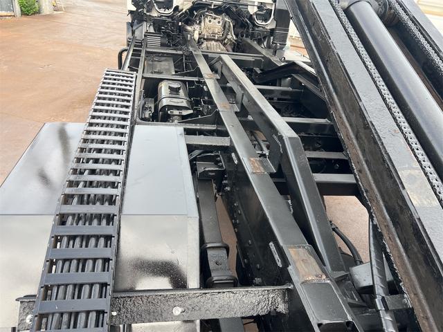 キャンター 積載車　キャリアカー　セルフローダー　セーフティーローダー　３トン積み　タダノフルフラット積載車　ラジコン　ウィンチ付　ナビ　バックカメラ　左右開閉アオリ　ＥＴＣ　ＡＴミッション　スペアキー（53枚目）