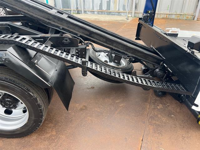 キャンター 積載車　キャリアカー　セルフローダー　セーフティーローダー　３トン積み　タダノフルフラット積載車　ラジコン　ウィンチ付　ナビ　バックカメラ　左右開閉アオリ　ＥＴＣ　ＡＴミッション　スペアキー（55枚目）