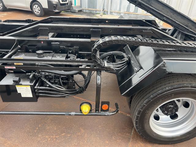 キャンター 積載車　キャリアカー　セルフローダー　セーフティーローダー　３トン積み　タダノフルフラット積載車　ラジコン　ウィンチ付　ナビ　バックカメラ　左右開閉アオリ　ＥＴＣ　ＡＴミッション　スペアキー（56枚目）