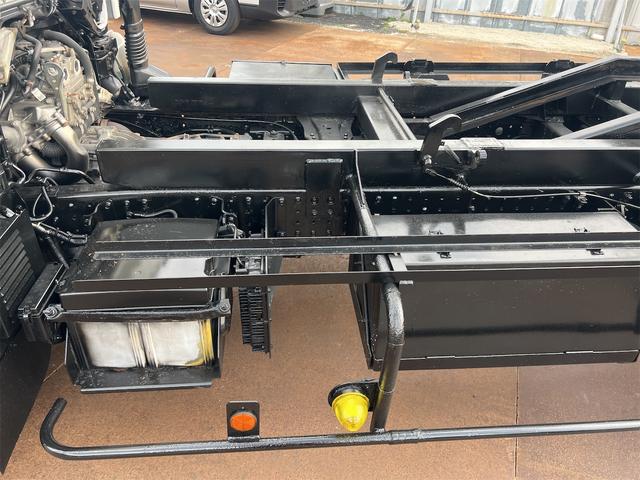 キャンター 積載車　キャリアカー　セルフローダー　セーフティーローダー　３トン積み　タダノフルフラット積載車　ラジコン　ウィンチ付　ナビ　バックカメラ　左右開閉アオリ　ＥＴＣ　ＡＴミッション　スペアキー（57枚目）