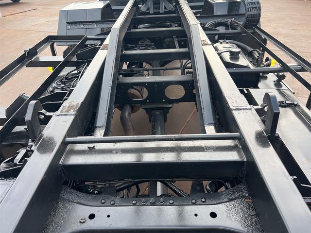 キャンター 積載車　キャリアカー　セルフローダー　セーフティーローダー　３トン積み　タダノフルフラット積載車　ラジコン　ウィンチ付　ナビ　バックカメラ　左右開閉アオリ　ＥＴＣ　ＡＴミッション　スペアキー（64枚目）
