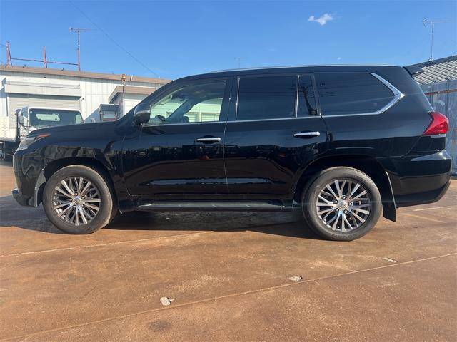 ＬＸ ＬＸ５７０　サンルーフ　三眼ＬＥＤライト　ナビＴＶ　パノラミックビユーモニター　ドライブレコーダー　ＥＴＣ　ＨＵＤ　クールボックス　シートヒーターとクーラー　レクサスセフティーシステム　クルーズ　パワバックドア（5枚目）