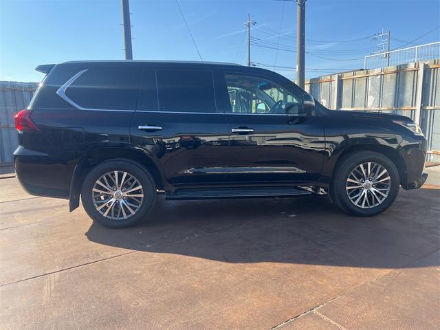 ＬＸ ＬＸ５７０　サンルーフ　三眼ＬＥＤライト　ナビＴＶ　パノラミックビユーモニター　ドライブレコーダー　ＥＴＣ　ＨＵＤ　クールボックス　シートヒーターとクーラー　レクサスセフティーシステム　クルーズ　パワバックドア（6枚目）