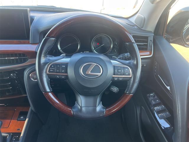 ＬＸ ＬＸ５７０　サンルーフ　三眼ＬＥＤライト　ナビＴＶ　パノラミックビユーモニター　ドライブレコーダー　ＥＴＣ　ＨＵＤ　クールボックス　シートヒーターとクーラー　レクサスセフティーシステム　クルーズ　パワバックドア（7枚目）