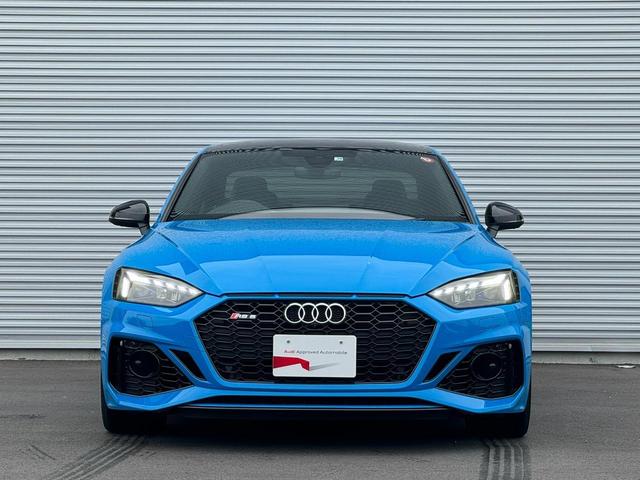 ＲＳ５ ベースグレード　ＲＳスポーツエグゾーストシステム／ＴＶチューナー／カーボンエンジンカバー／サラウンドビューカメラ／パークアシスト／パノラマサンルーフ／ブラックスタイリングパッケージ　／認定中古車（5枚目）