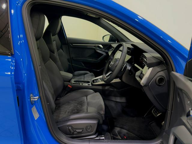 Ａｕｄｉは創業者であるホルヒの「いかなる時代においても第一級の素材を用い、操縦安定性に優れ、さらに進歩的なクルマの製造を目指す」という考え方に則り、こだわり抜かれたインテリアを目指しています。