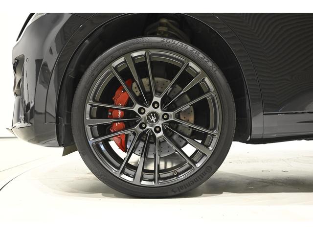 レヴァンテ トロフェオ　４ＷＤ　赤革　パノラマルーフ　ハーマンカードン　２２インチホイール　禁煙車　エアサス　シートエアコン　パワーシート　ＬＥＤヘッドライト　ＥＴＣ　シートヒーター　ワンオーナー（3枚目）