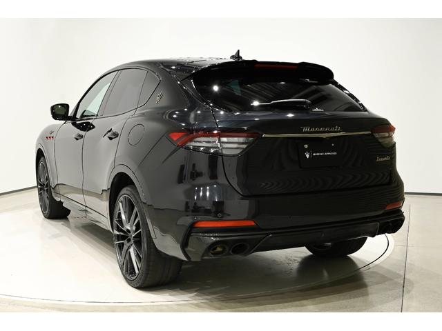 レヴァンテ トロフェオ　４ＷＤ　赤革　パノラマルーフ　ハーマンカードン　２２インチホイール　禁煙車　エアサス　シートエアコン　パワーシート　ＬＥＤヘッドライト　ＥＴＣ　シートヒーター　ワンオーナー（10枚目）