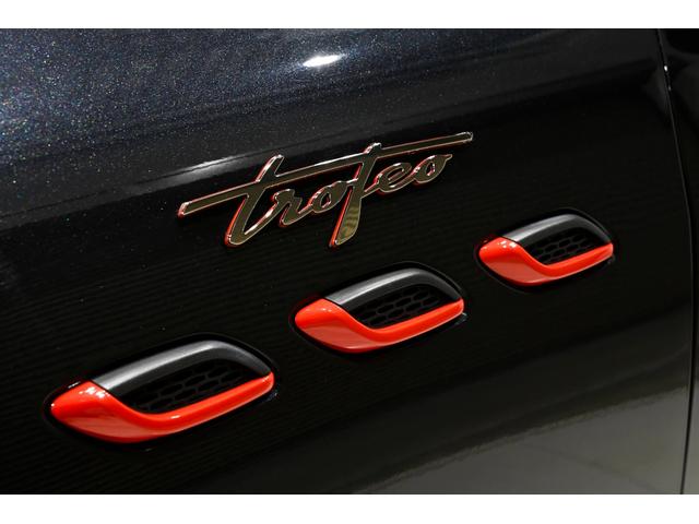 レヴァンテ トロフェオ　４ＷＤ　赤革　パノラマルーフ　ハーマンカードン　２２インチホイール　禁煙車　エアサス　シートエアコン　パワーシート　ＬＥＤヘッドライト　ＥＴＣ　シートヒーター　ワンオーナー（13枚目）