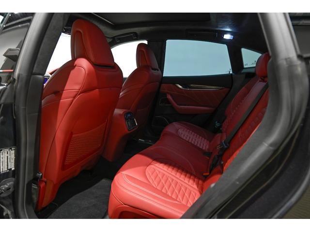 レヴァンテ トロフェオ　４ＷＤ　赤革　パノラマルーフ　ハーマンカードン　２２インチホイール　禁煙車　エアサス　シートエアコン　パワーシート　ＬＥＤヘッドライト　ＥＴＣ　シートヒーター　ワンオーナー（20枚目）
