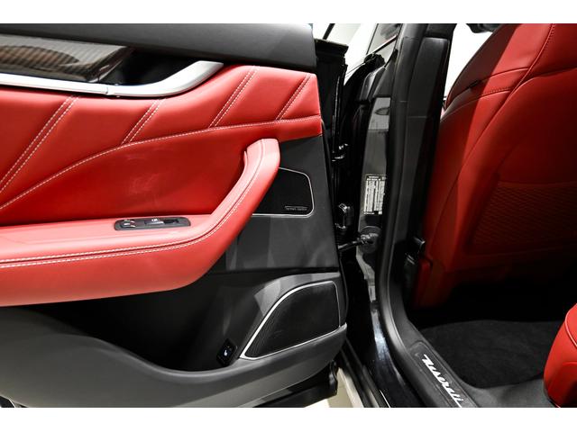 レヴァンテ トロフェオ　４ＷＤ　赤革　パノラマルーフ　ハーマンカードン　２２インチホイール　禁煙車　エアサス　シートエアコン　パワーシート　ＬＥＤヘッドライト　ＥＴＣ　シートヒーター　ワンオーナー（21枚目）