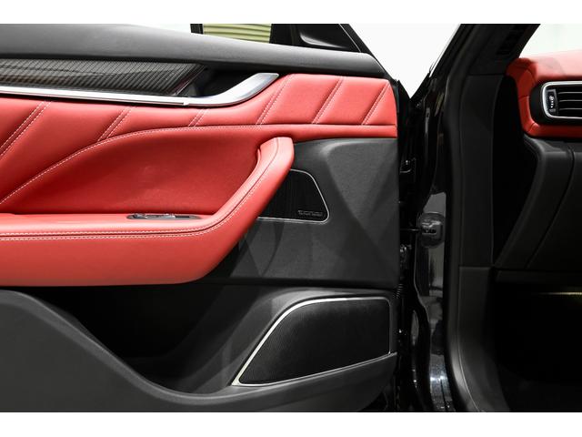 レヴァンテ トロフェオ　４ＷＤ　赤革　パノラマルーフ　ハーマンカードン　２２インチホイール　禁煙車　エアサス　シートエアコン　パワーシート　ＬＥＤヘッドライト　ＥＴＣ　シートヒーター　ワンオーナー（31枚目）