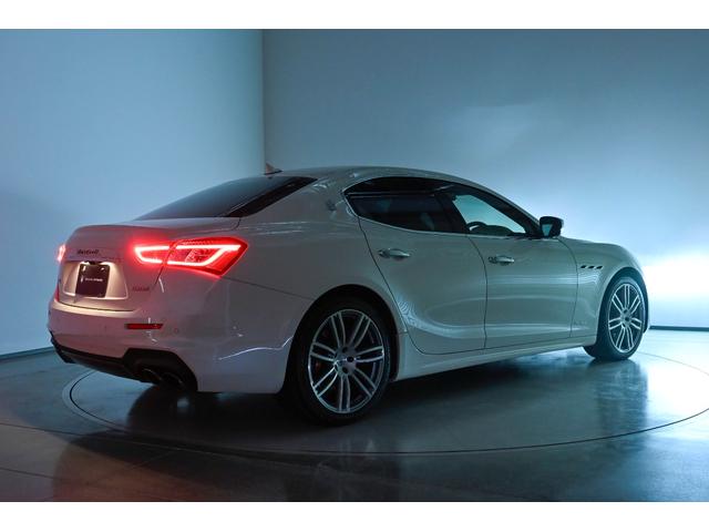 ギブリ S グランスポーツ 赤革 赤キャリパー 20インチホイール キーレス ナビTV シートヒーター ドラレコ アダプティブクルーズ 全方位カメラ パワーシート ETC LEDヘッドライト ワンオーナー(6枚目)