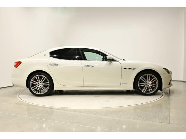 ギブリ S グランスポーツ 赤革 赤キャリパー 20インチホイール キーレス ナビTV シートヒーター ドラレコ アダプティブクルーズ 全方位カメラ パワーシート ETC LEDヘッドライト ワンオーナー(10枚目)