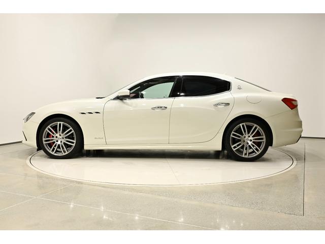 ギブリ S グランスポーツ 赤革 赤キャリパー 20インチホイール キーレス ナビTV シートヒーター ドラレコ アダプティブクルーズ 全方位カメラ パワーシート ETC LEDヘッドライト ワンオーナー(11枚目)