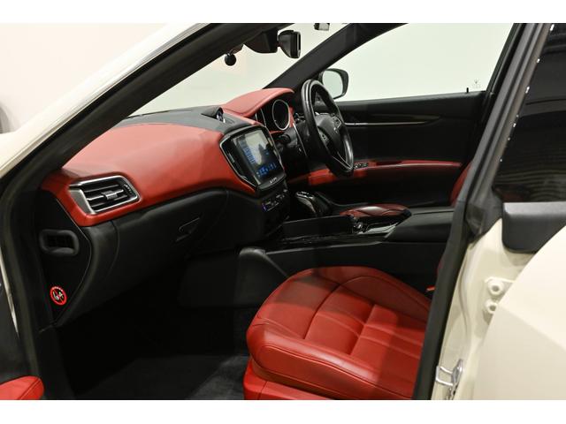 ギブリ S グランスポーツ 赤革 赤キャリパー 20インチホイール キーレス ナビTV シートヒーター ドラレコ アダプティブクルーズ 全方位カメラ パワーシート ETC LEDヘッドライト ワンオーナー(33枚目)