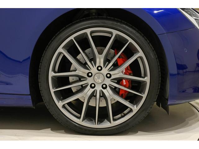 ギブリ グランスポーツ 茶革 レッドキャリパー アルカンターラヘッドライナー サンルーフ コーナーセンサー サラウンドビューカメラ 本革シート バックモニター スマートキー LED ターボ ナビTV 1オーナー ETC(3枚目)